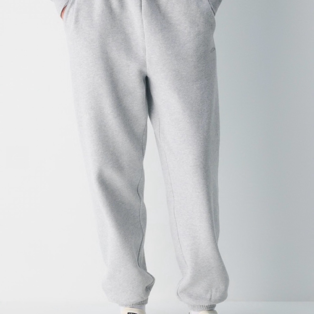 Aritzia Cozy Sweatfleace Mega Jogger in Heather Chrome